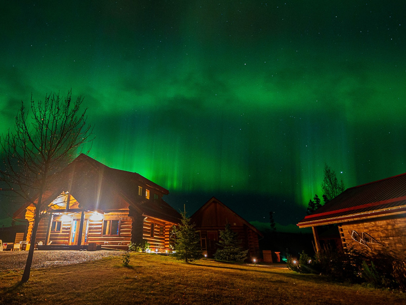 Northern Lights Resort & Spa | Yukon in the Autumn with Northern Lights