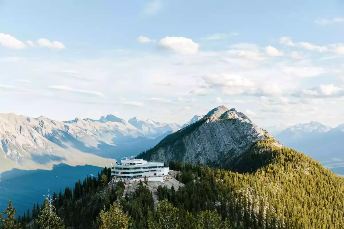 15 Must-Do Experiences in the Canadian Rocky Mountains 15 Must-Do Experiences in the Canadian Rocky Mountains