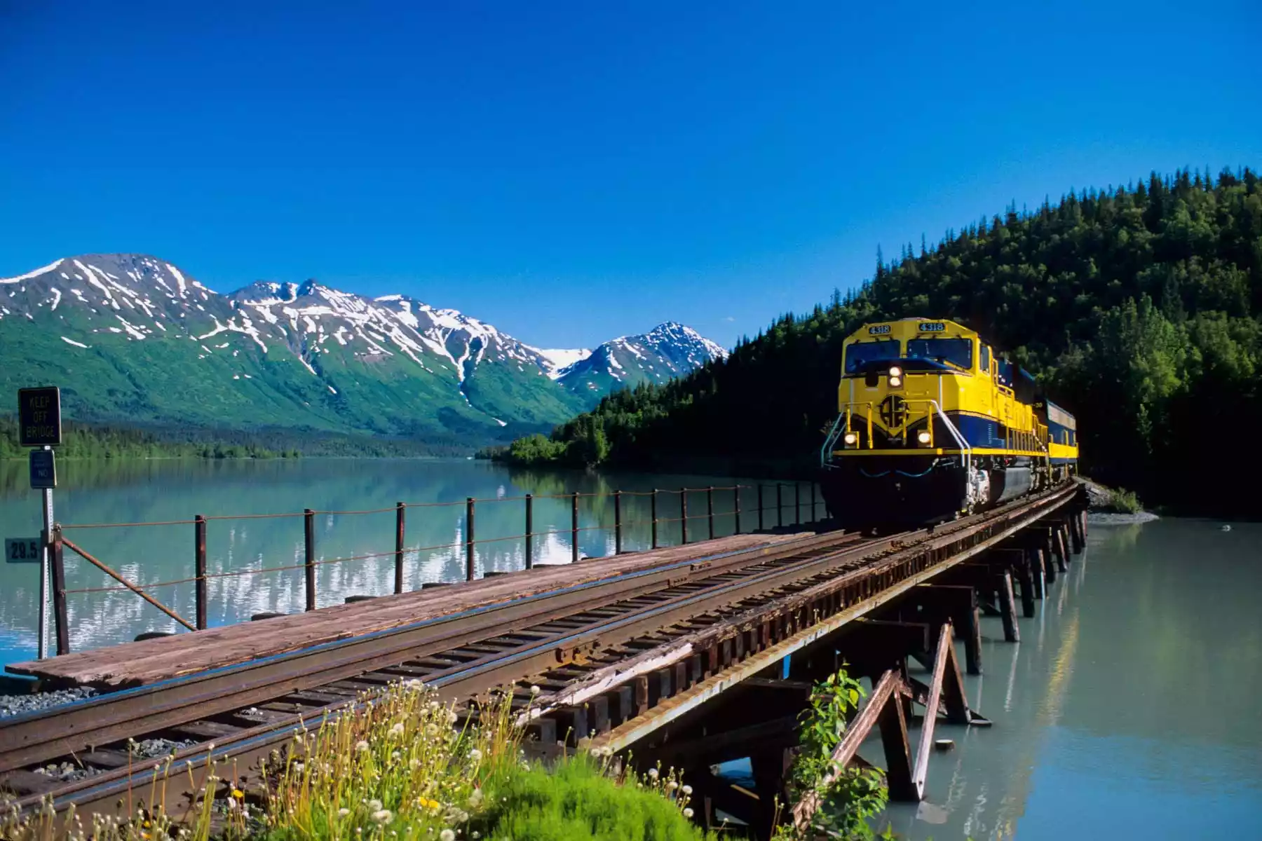 Alaska Train Vacations and Luxury Alaska Train Tours with Alaska Railroad