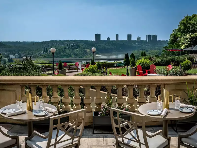 4. Fairmont Hotyel Macdonald