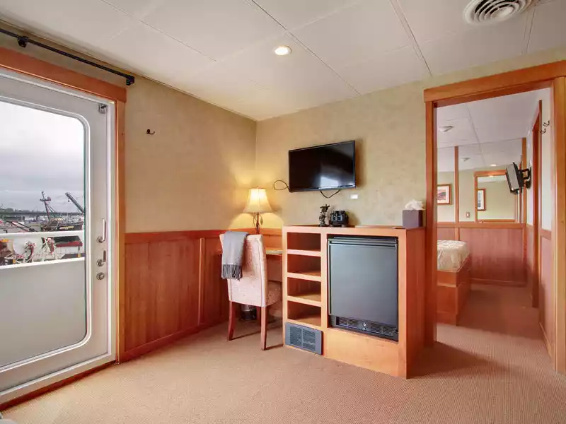 Safari Explorer | Commodore Suite