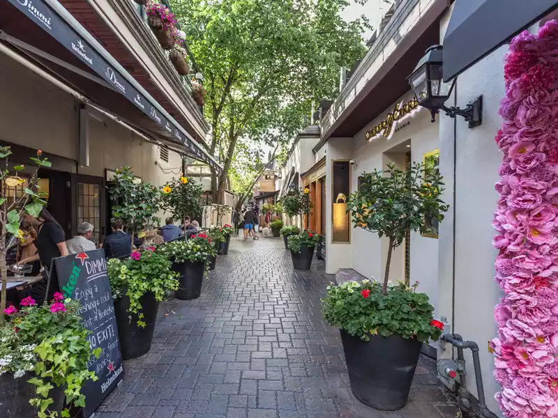 Toronto - Yorkville St